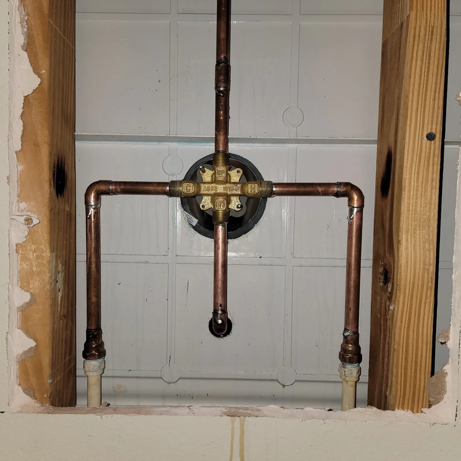 Copper shower rough-in with a valve body and riser in an open wall